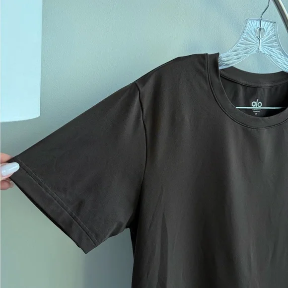 ALO Yoga Matching Set Men's brown Short Sleeve Tee & short - Picture 3 of 12